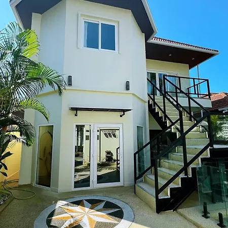 3br Pool Access Patumnak Hill วิลล่า