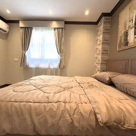 วันหยุดที่บ้าน Spacious 2br Corner - Garden View Balcony - Royal Hill *