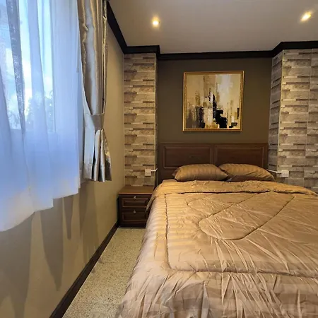 วันหยุดที่บ้าน Spacious 2br Corner - Garden View Balcony - Royal Hill *