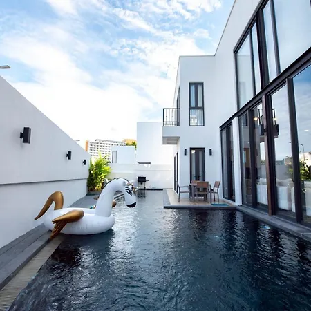 Maya Pool Inara *
