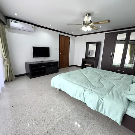 Spacious 2br - 3 Balconies Views *