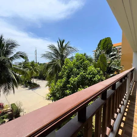 วันหยุดที่บ้าน Spacious 2br Corner - Garden View Balcony - Royal Hill