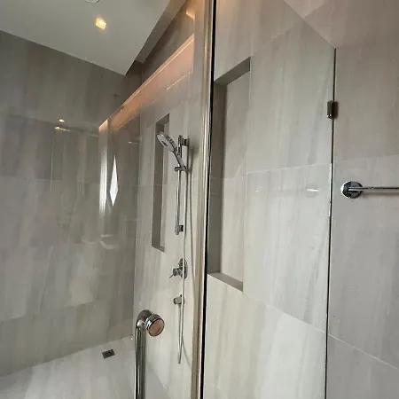 Inara In The Center Of Pattaya-4 Bedrooms 5 Bathrooms-billiards Table And Swimming Pool For A Relaxing