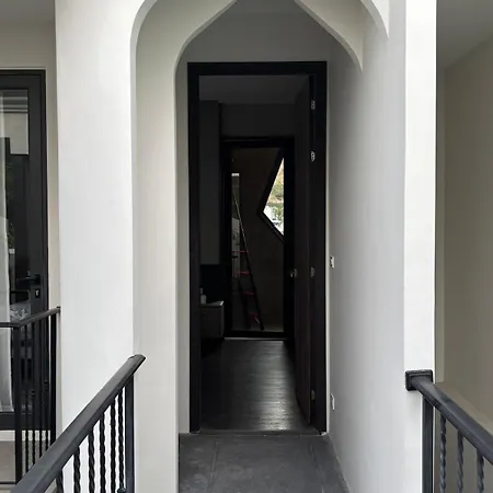 Inara In The Center Of Pattaya-4 Bedrooms 5 Bathrooms-billiards Table And Swimming Pool For A Relaxing วิลล่า Pattaya