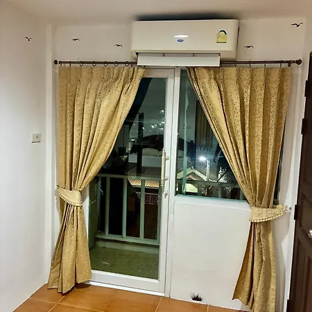 Farang House อพาร์ตโฮเทล