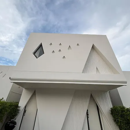 วิลล่า Inara In The Center Of Pattaya-4 Bedrooms 5 Bathrooms-billiards Table And Swimming Pool For A Relaxing Pattaya