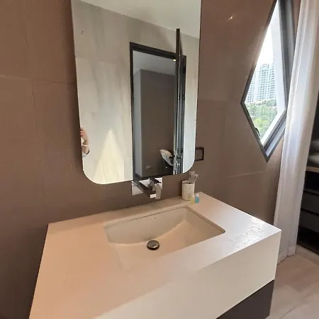 Inara In The Center Of Pattaya-4 Bedrooms 5 Bathrooms-billiards Table And Swimming Pool For A Relaxing