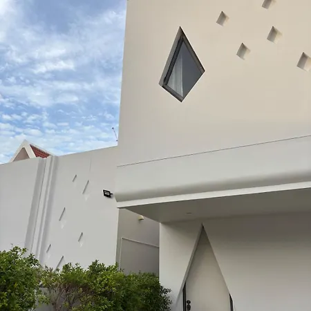 Inara In The Center Of Pattaya-4 Bedrooms 5 Bathrooms-billiards Table And Swimming Pool For A Relaxing วิลล่า Pattaya