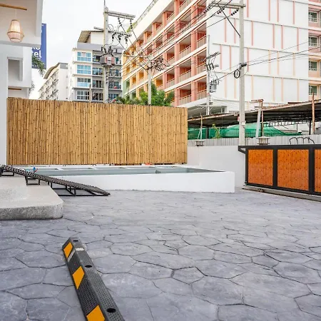 Downtown Oasis 芭提雅市中心独栋泳池别墅 B 5卧6卫 Ktv Bbq 芭提雅海滩步行街500m Villa