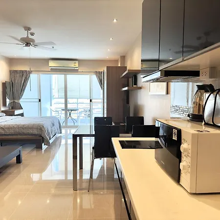 Sea View With Large Balcony At View Talay 5d Pattaya