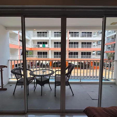 Pool-view With Balcony - New Nordic Vip 4, Pratumnak Apartment *