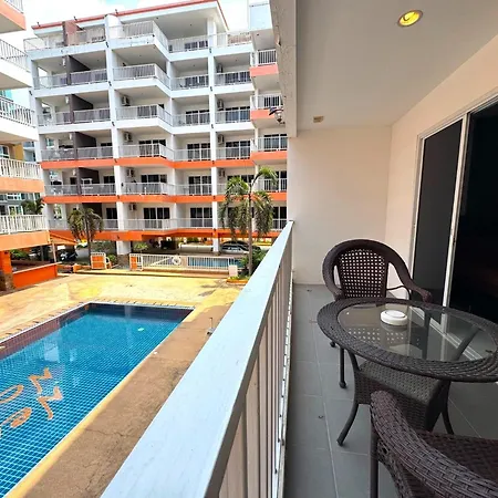 Pool-view With Balcony - New Nordic Vip 4, Pratumnak Apartment Pattaya