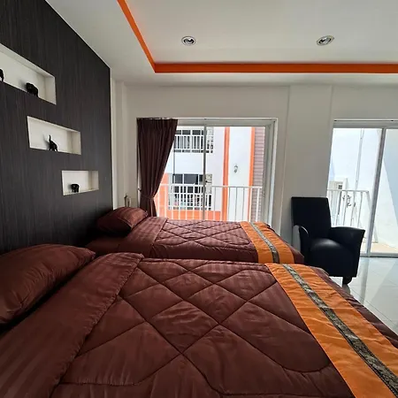 Bright Corner Pool-view With Balcony - New Nordic Vip 3, Pratumnak Apartment *