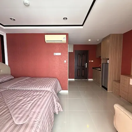 Modern With Balcony And Pool - Pratumnak Hill Apartment Pattaya