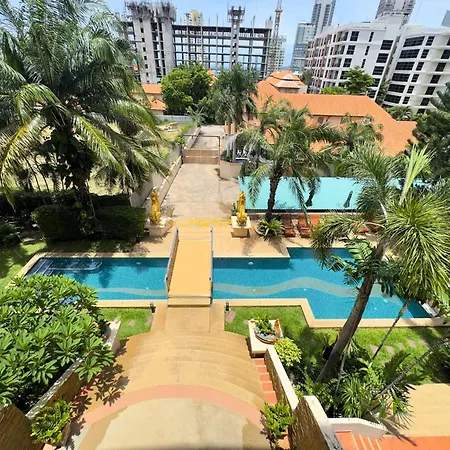 Spacious 2-bedroom Pool-view - Executive 2, Pratumnak Apartment Pattaya