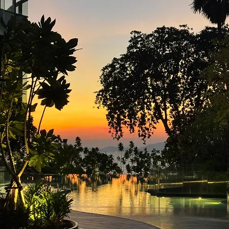 อพาร์ทเม้น Ultra-luxury Sea View At Arom Pattaya