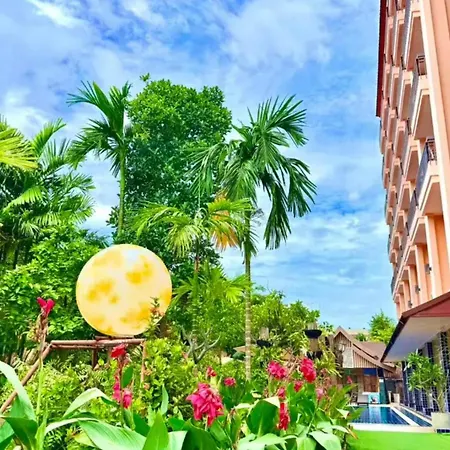 Apartment Poolside Near Terminal 21 & Bus Station *