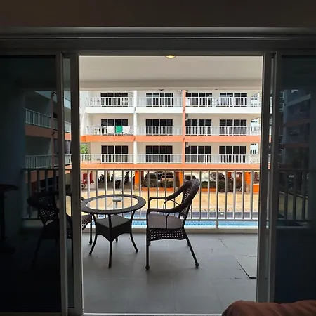 Apartment Pool-view With Balcony - New Nordic Vip 4, Pratumnak *