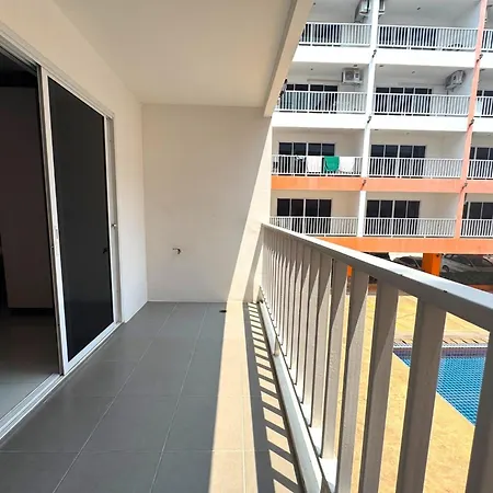 Comfortable Pool-view With Balcony - Pratumnak, อพาร์ทเม้น Pattaya