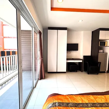Cozy Pool-view With Balcony - New Nordic Vip 3, Pratumnak *