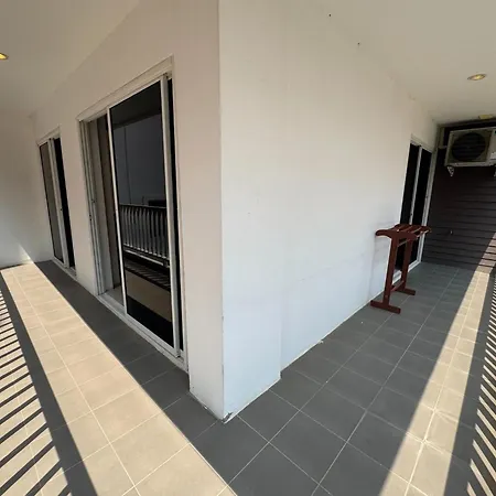 Stylish Pool-view With Balcony - New Nordic Vip 3, Pratumnak Apartment Pattaya