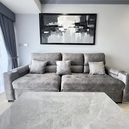 Spacious 2-bedroom Pool-view - Executive 2, Pratumnak *