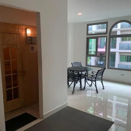 E01 Arcadia Boutique 2-bedroom Apartment, Big Tv, Netflix, Washer & Dryer *