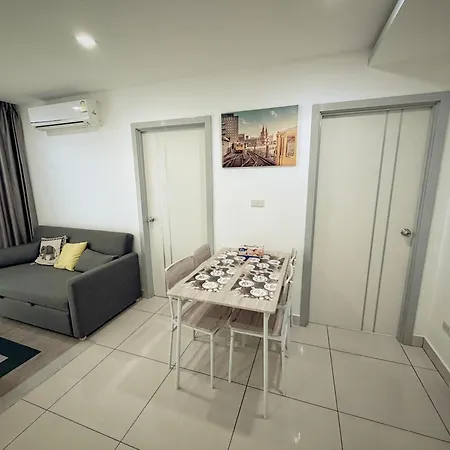อพาร์ทเม้น Modern 2br Rooftop Swimming Pool Pratumnak Pattaya