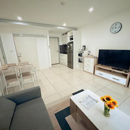 Modern 2br Rooftop Swimming Pool Pratumnak อพาร์ทเม้น