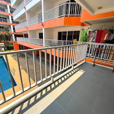 Comfortable Pool-view With Balcony - Pratumnak, อพาร์ทเม้น *