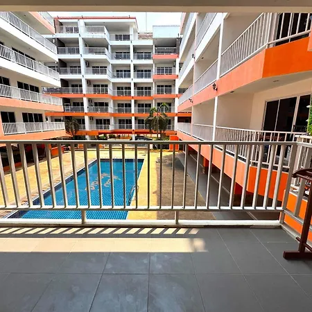 Comfortable Pool-view With Balcony - Pratumnak, Pattaya