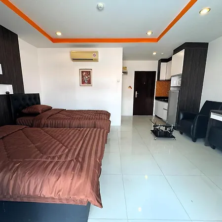 Pool-view With Balcony - New Nordic Vip 4, Pratumnak *
