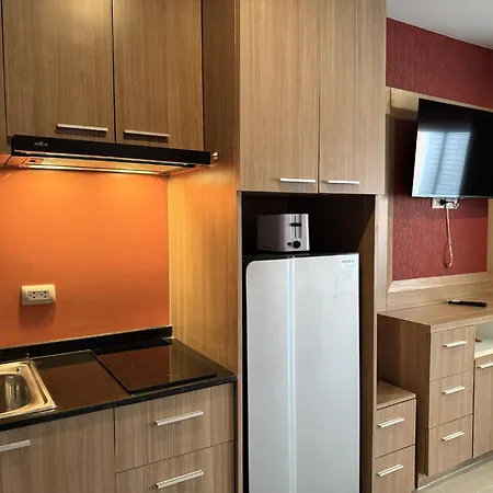 Modern With Balcony And Pool - Pratumnak Hill Apartment Pattaya