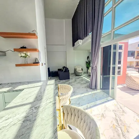 Apartment The Ocean Pearl - Steps Waterpark & Market