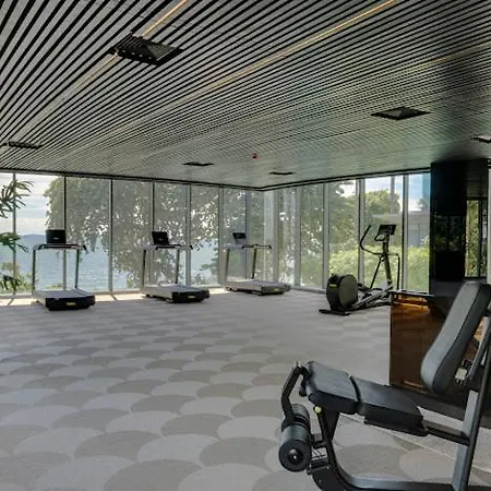 Ultra-luxury Sea View At Arom