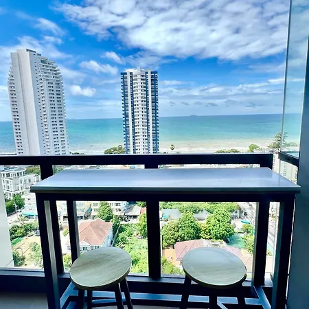 อพาร์ทเม้น 潘多拉酒店公寓一线海景 Pattaya