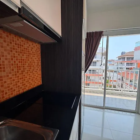 Bright Corner Pool-view With Balcony - New Nordic Vip 3, Pratumnak *