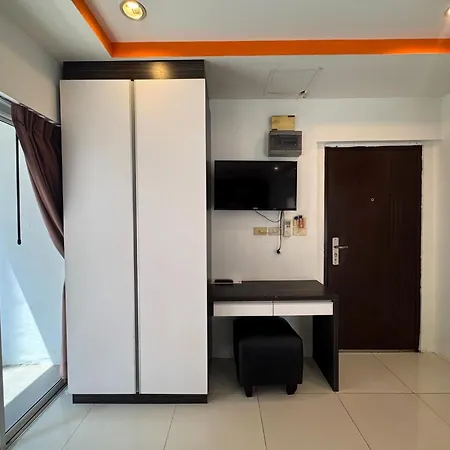 Stylish Pool-view With Balcony - New Nordic Vip 3, Pratumnak Apartment *