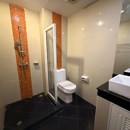 Modern With Balcony And Pool - Pratumnak Hill Apartment Pattaya