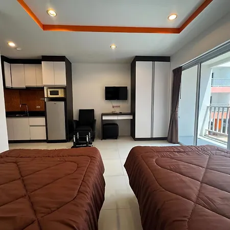 อพาร์ทเม้น Comfortable Pool-view With Balcony - Pratumnak, Pattaya