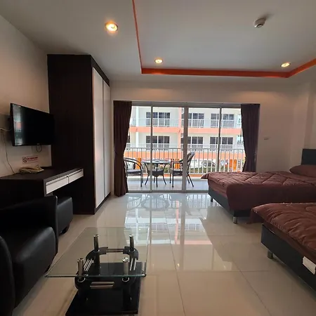 Apartment Pool-view With Balcony - New Nordic Vip 4, Pratumnak Pattaya