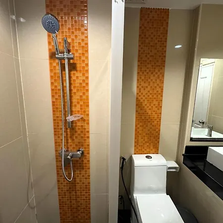 Apartment Bright Corner Pool-view With Balcony - New Nordic Vip 3, Pratumnak *