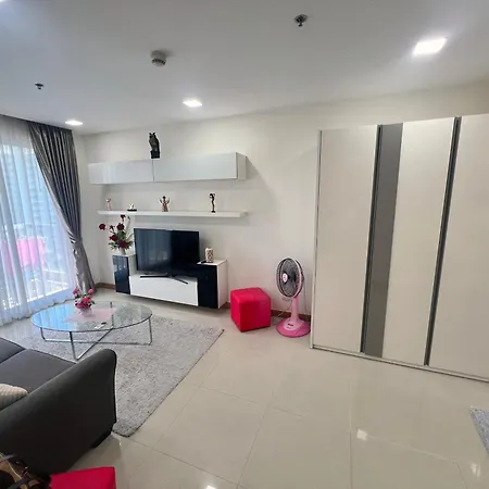 The Palm Wongamat 2br Beachfront 15th Floor Sea View * Pattaya