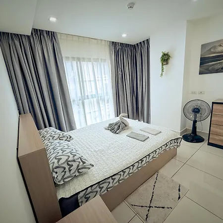 Modern 2br Rooftop Swimming Pool Pratumnak อพาร์ทเม้น Pattaya