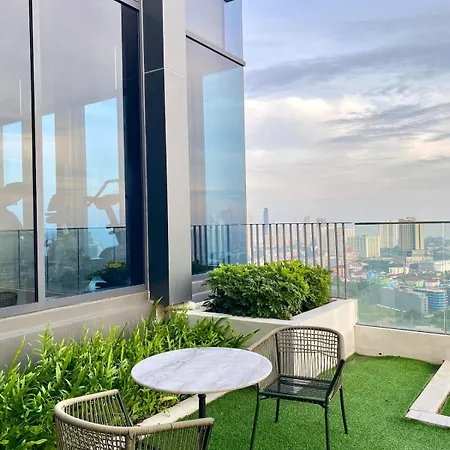 Comfort In Panorama Sky View *