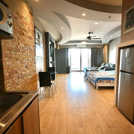 Sea-view With Large Balcony - Bright And Spacious Apartment Pattaya