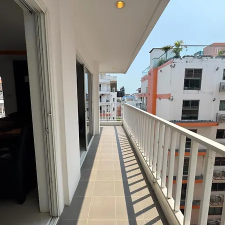 Apartment Bright Corner Pool-view With Balcony - New Nordic Vip 3, Pratumnak Pattaya