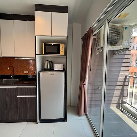 Apartment Stylish Pool-view With Balcony - New Nordic Vip 3, Pratumnak