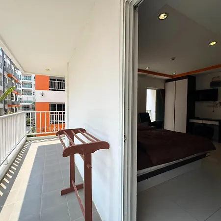 Apartment Stylish Pool-view With Balcony - New Nordic Vip 3, Pratumnak *