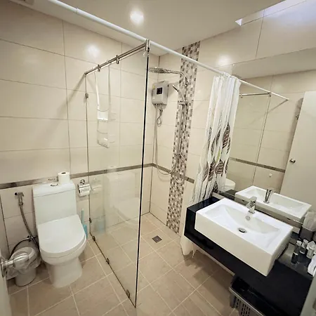 อพาร์ทเม้น Modern 2br Rooftop Swimming Pool Pratumnak Pattaya
